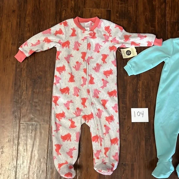 Footies Pajamas - 2 piece lot - Picture 2 of 5